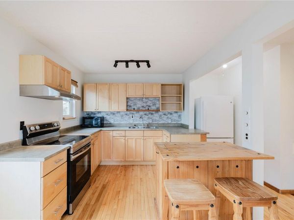 229 Ontario St , Unit 302, Victoria, BC V8V 1N1