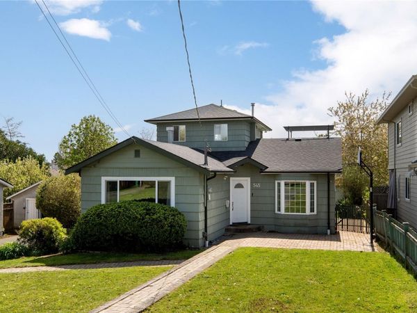 545 Tait St , Saanich, BC V8Z 4V6
