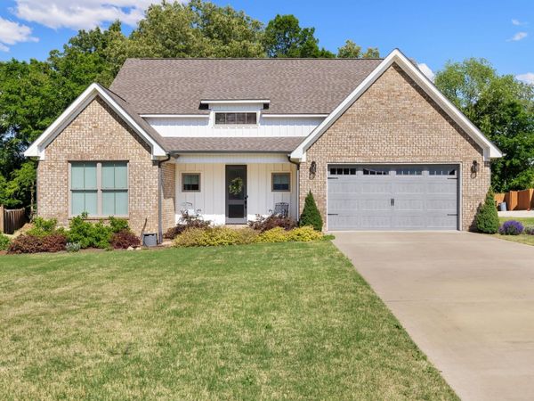 230 Rockwood Dr, Tuscumbia, AL 35674