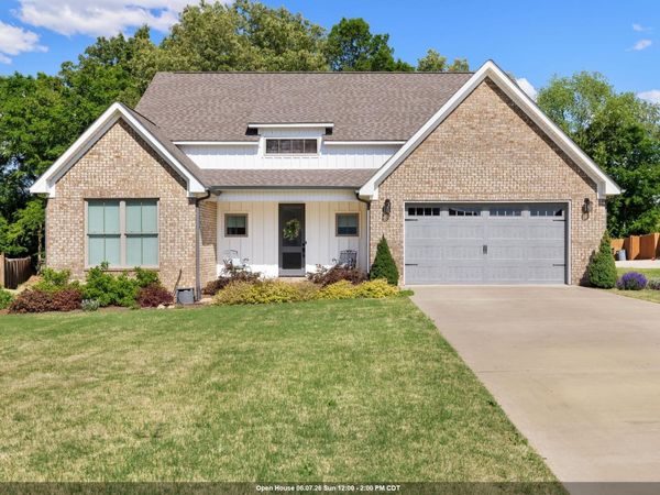 230 Rockwood Dr, Tuscumbia, AL 35674