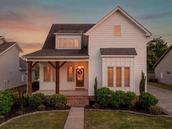 314 Hickory Dr, Muscle Shoals, AL 35661