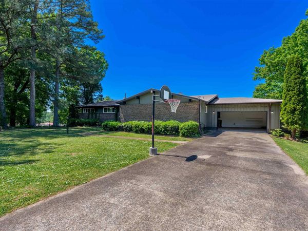 2215 Haviland Dr, Florence, AL 35630