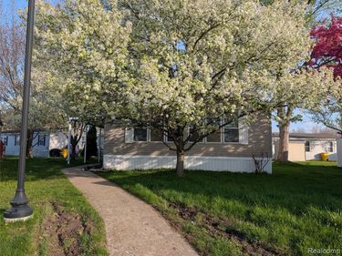 38083 Orleans, Clinton Twp, MI 48038