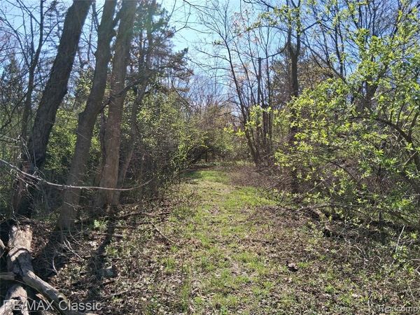 28375 Schroeder Street , Farmington Hills, MI 48331