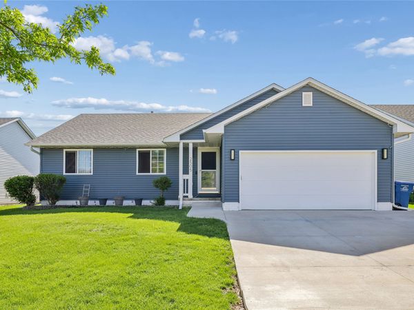 2505 Grand River Drive, Des Moines, IA 50320