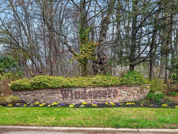 18 Windemere Way , Woodbury, NY 11797