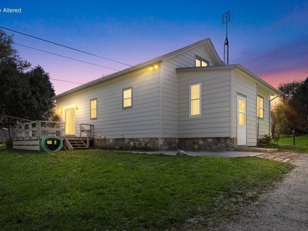 W1852 Washington ROAD, Oconomowoc, WI 53066