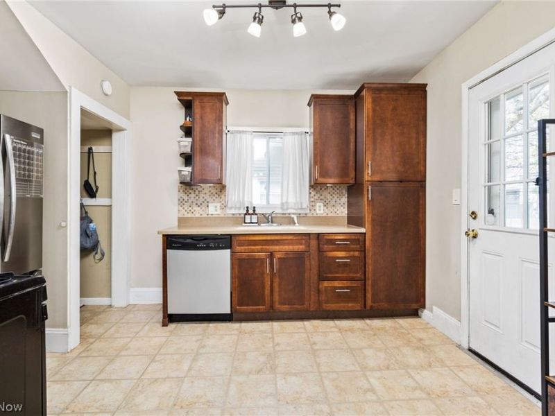 1629 Winton Avenue , Lakewood, OH 44107 Photo 8