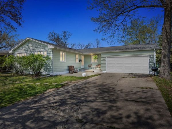 1472 Parkwood Drive SE, Cedar Rapids, IA 52403