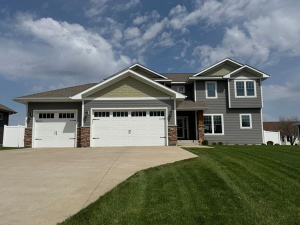 210 Hickory Lane NE, Owatonna, MN 55060