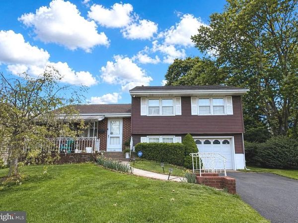 100 WINDING WAY, HAMILTON, NJ 08620