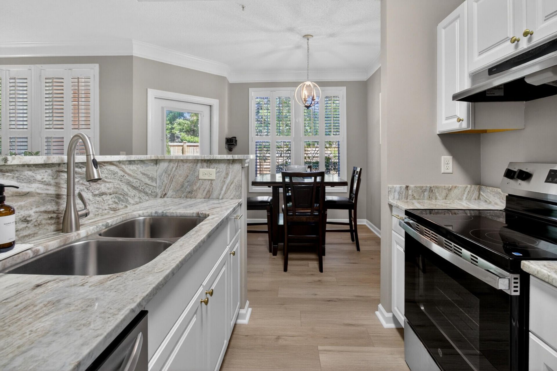 2212 Chatelain Way Photo 10