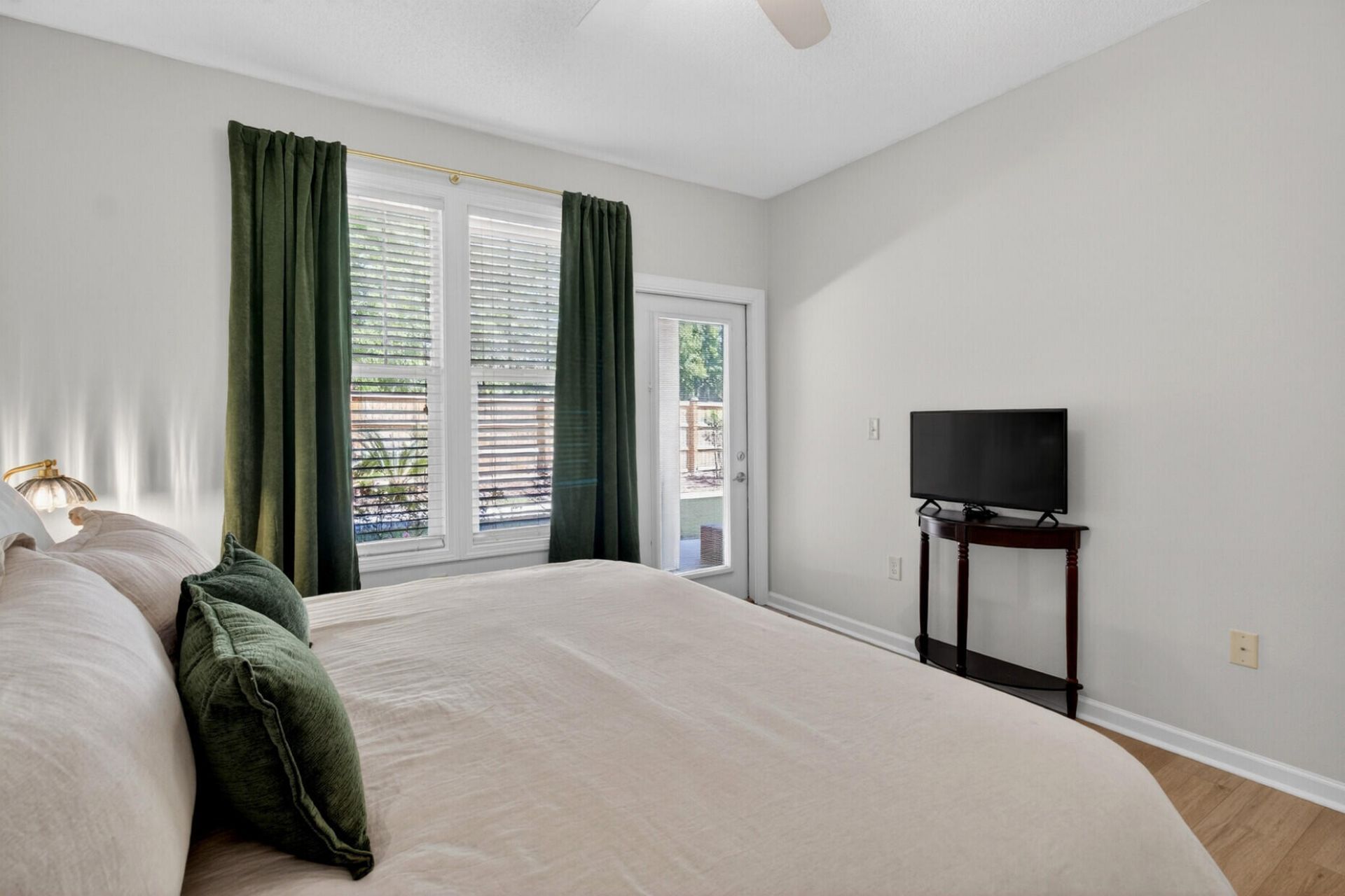 2212 Chatelain Way Photo 15