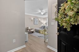 2212 Chatelain Way photo 4