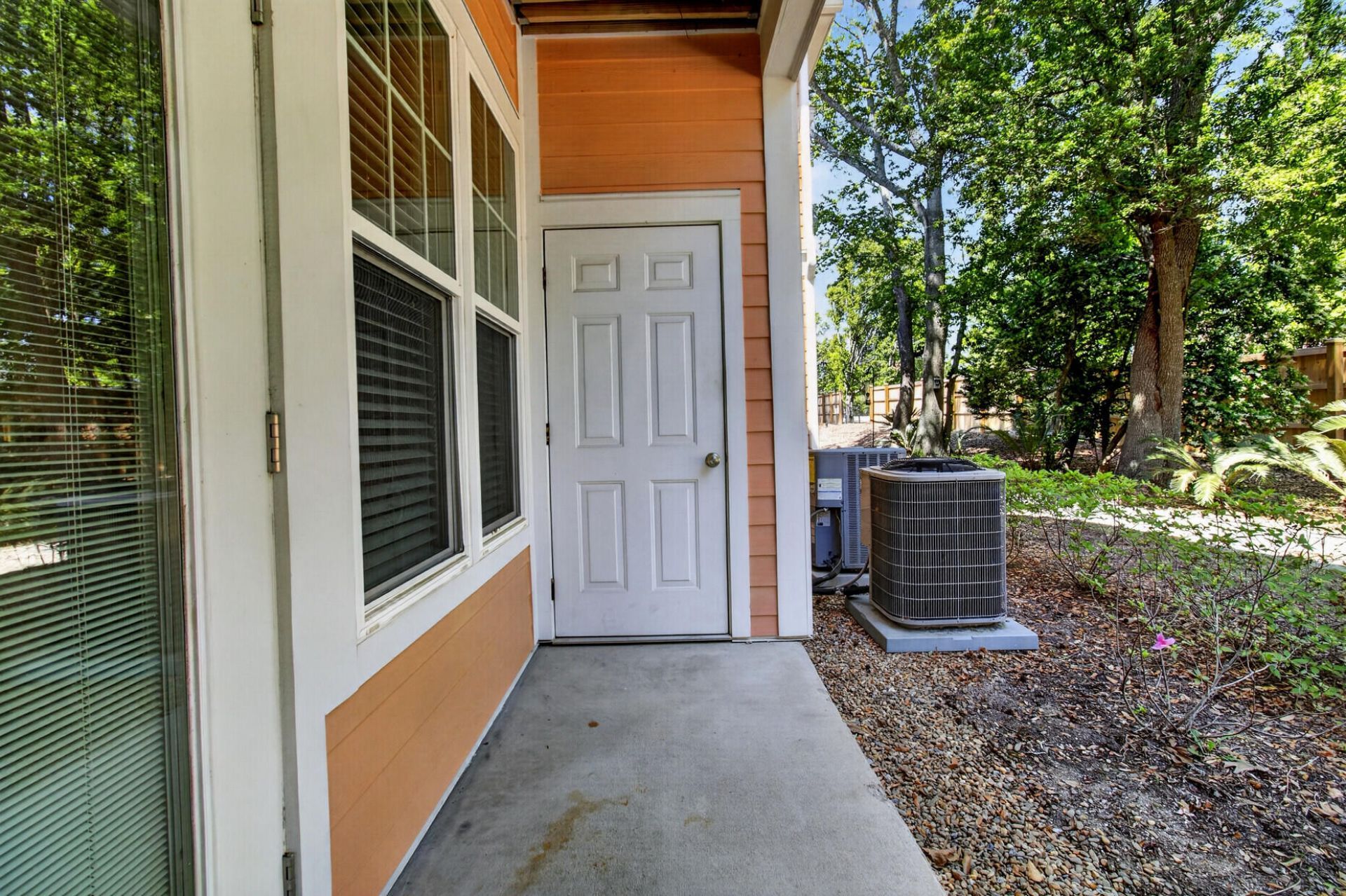 2212 Chatelain Way Photo 20