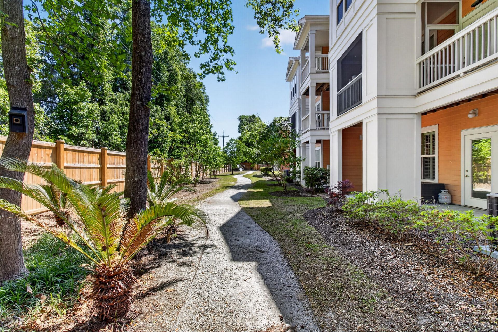 2212 Chatelain Way Photo 22