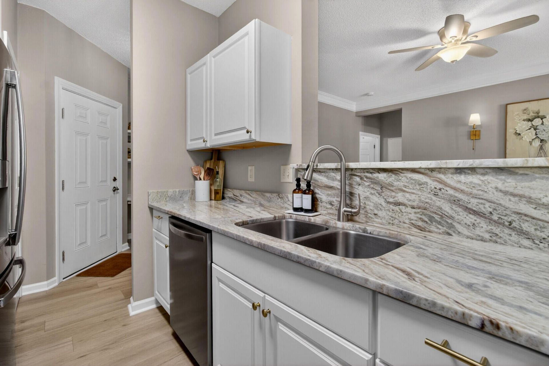 2212 Chatelain Way Photo 9