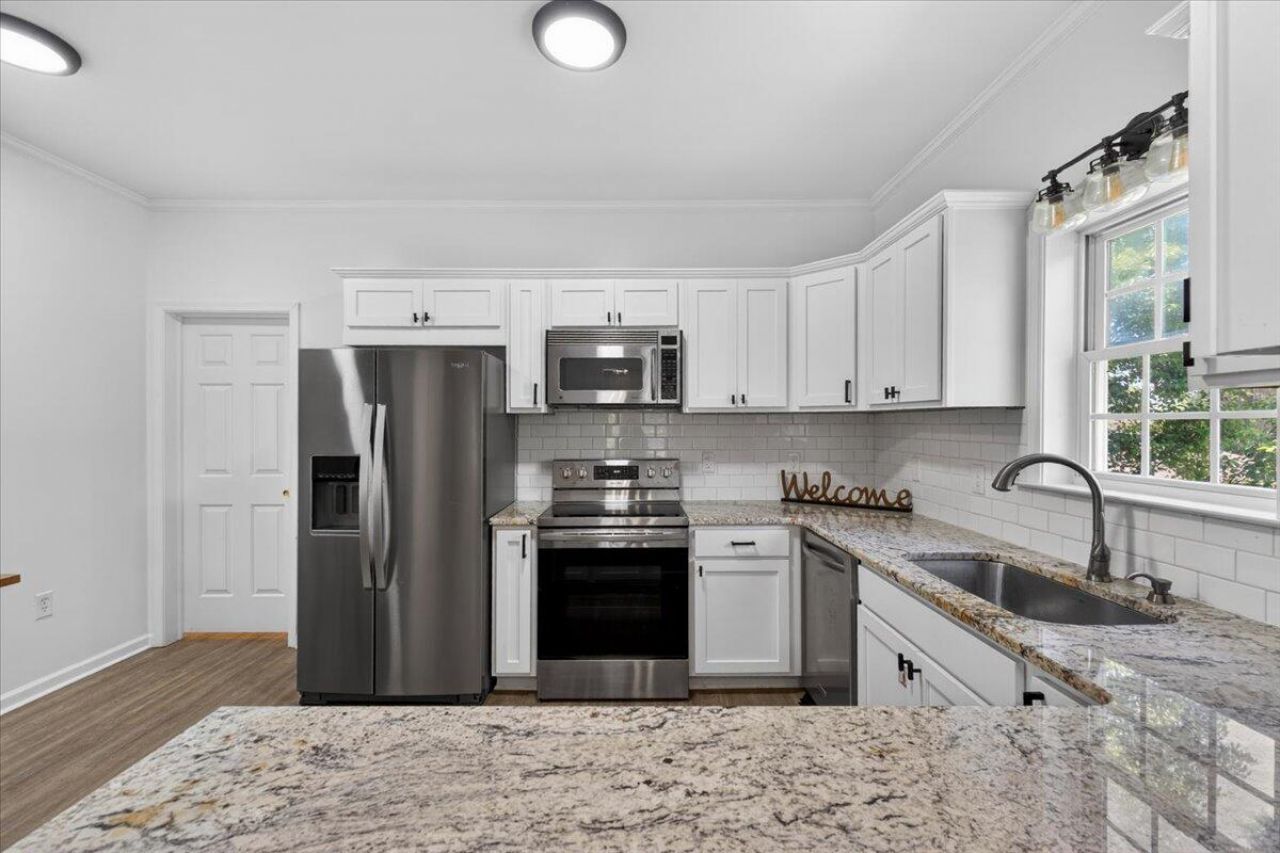 4603 Apple Street Photo 11