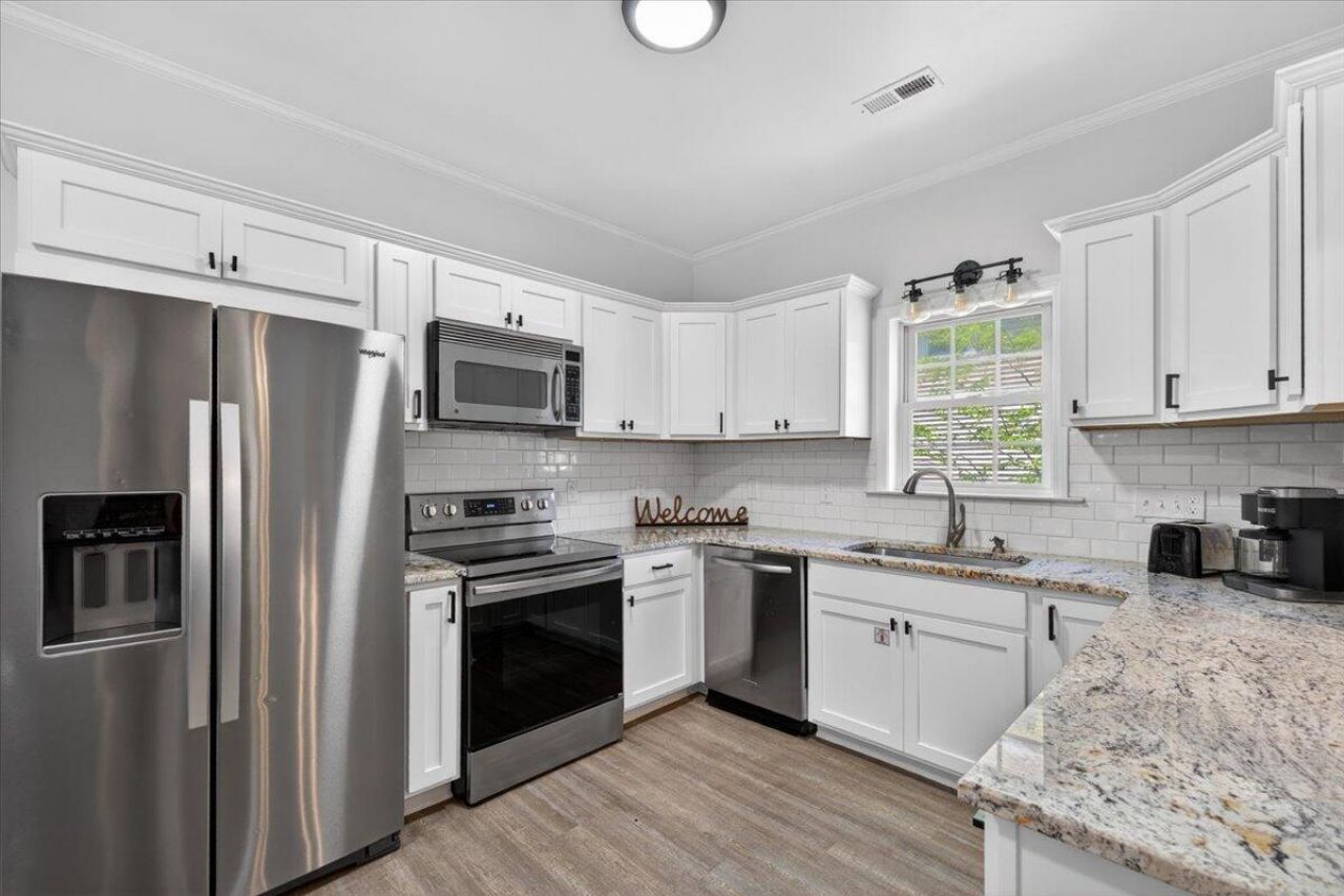 4603 Apple Street Photo 14