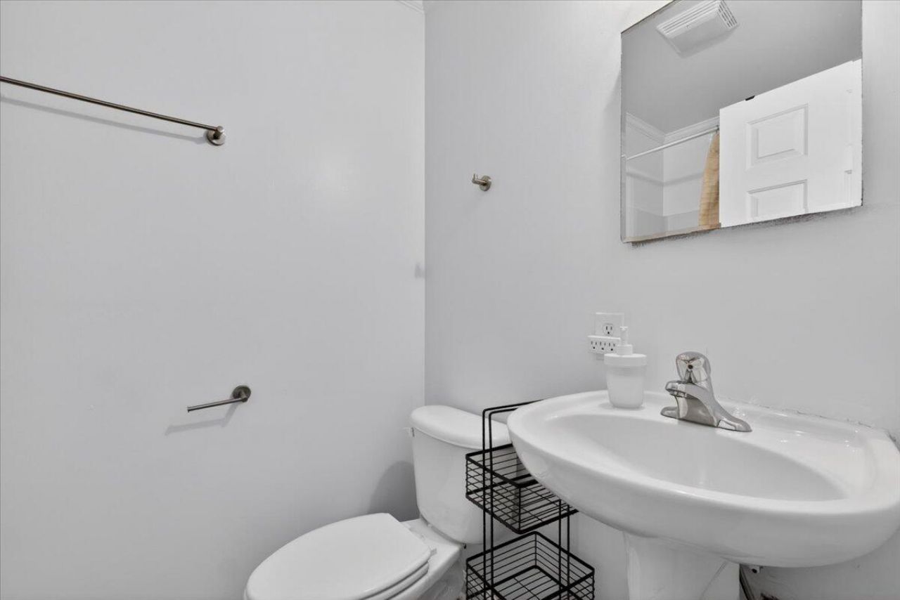 4603 Apple Street Photo 24