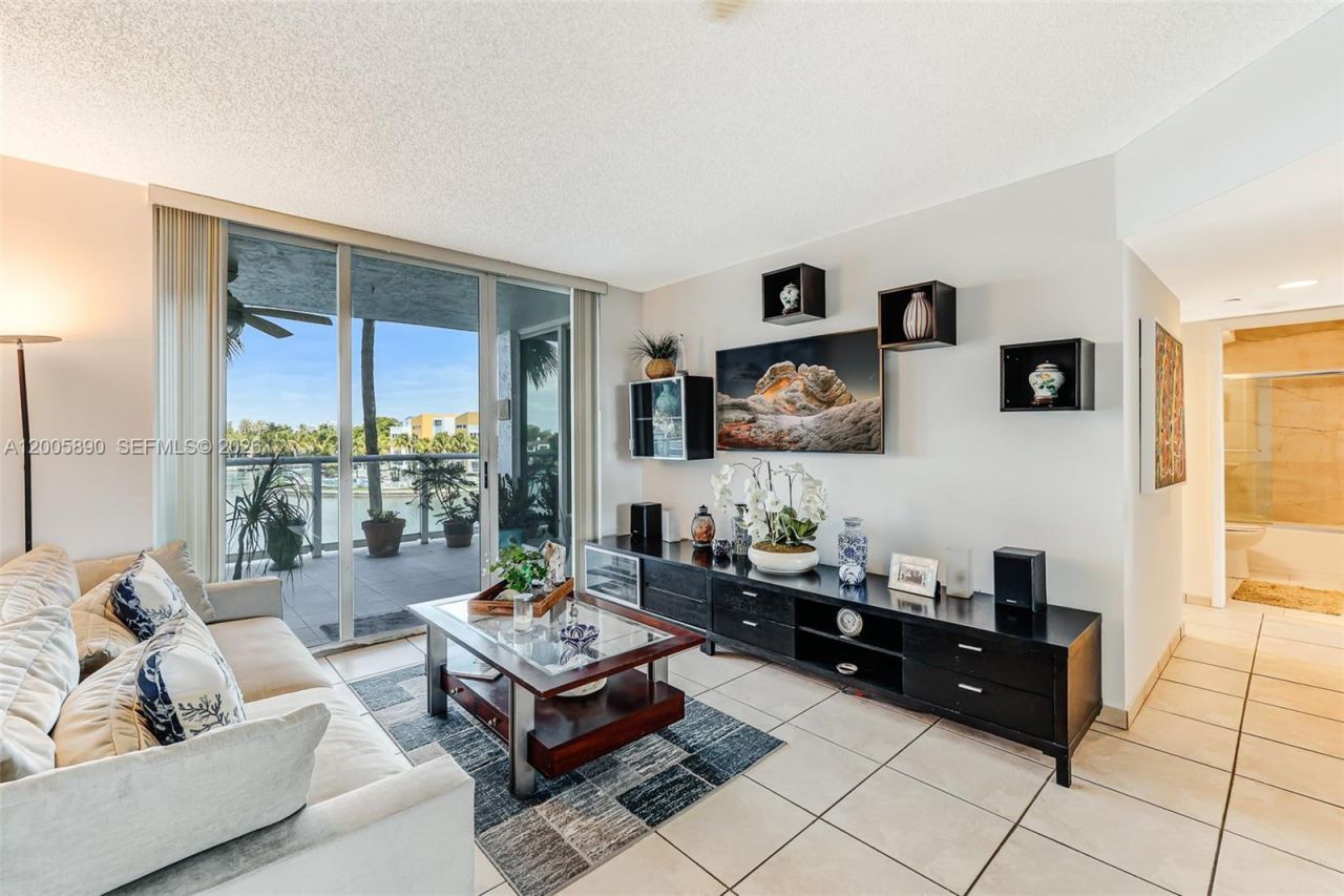 5900 Collins Ave, Unit 402, Miami Beach, FL 33140 Photo