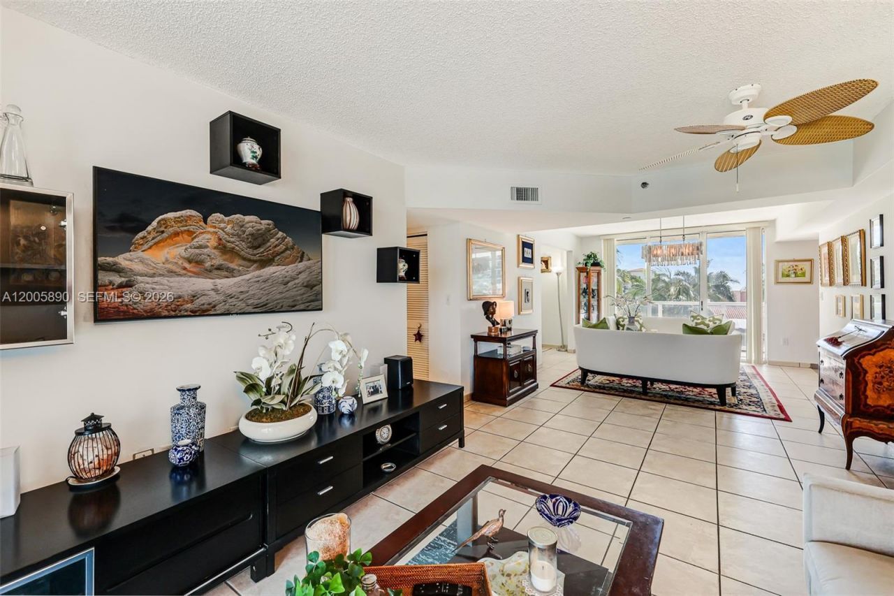 5900 Collins Ave, Unit 402, Miami Beach, FL 33140 Photo