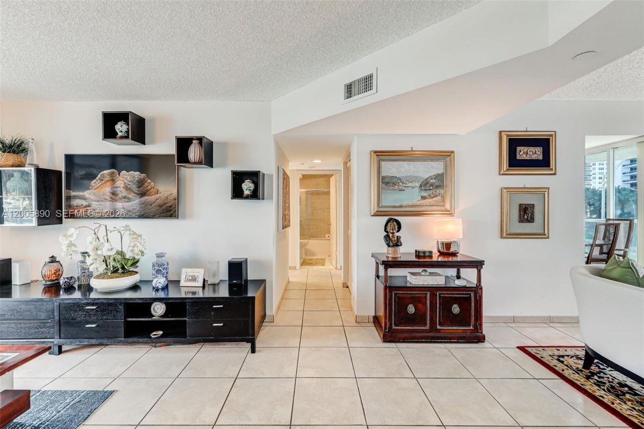 5900 Collins Ave, Unit 402, Miami Beach, FL 33140 Photo