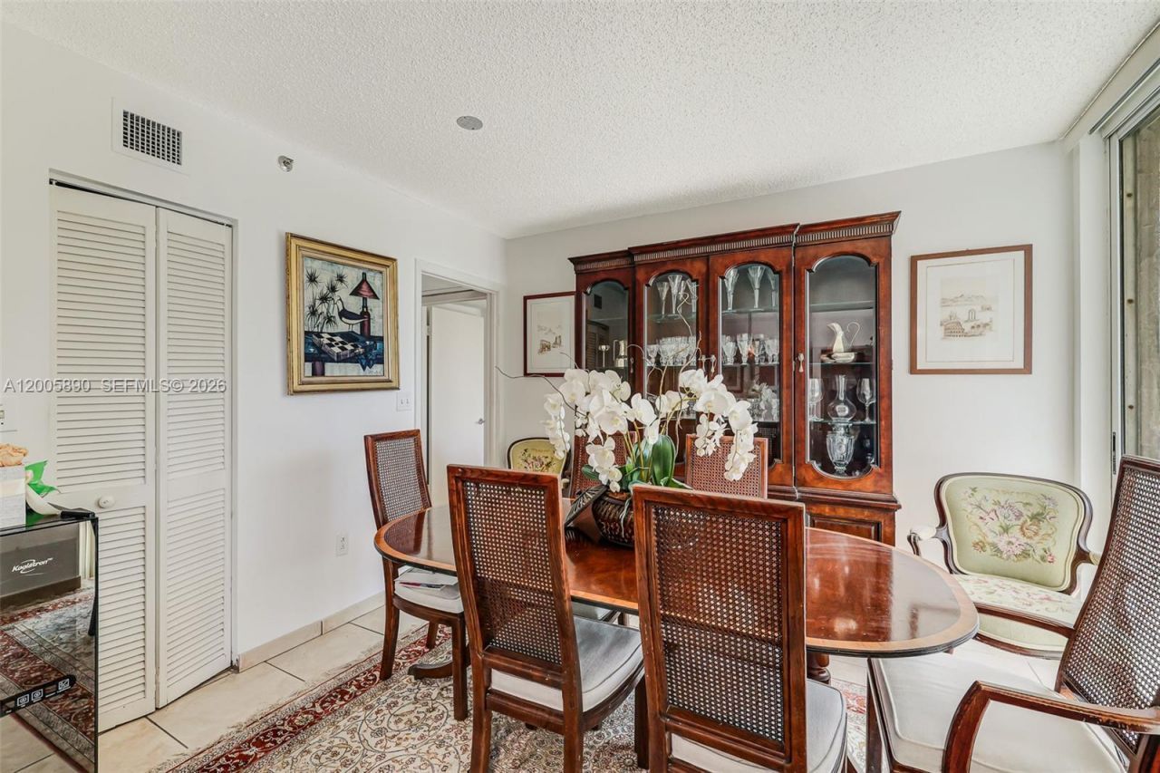 5900 Collins Ave, Unit 402, Miami Beach, FL 33140 Photo