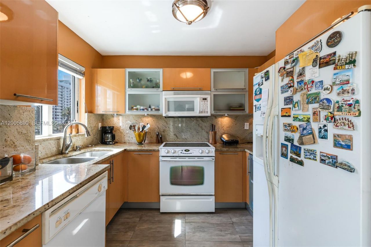 5900 Collins Ave, Unit 402, Miami Beach, FL 33140 Photo