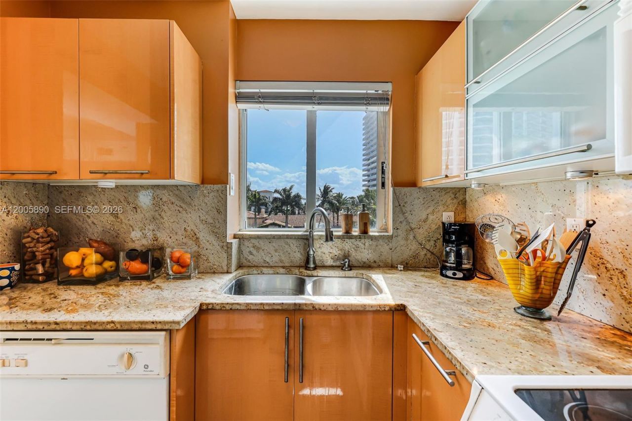 5900 Collins Ave, Unit 402, Miami Beach, FL 33140 Photo