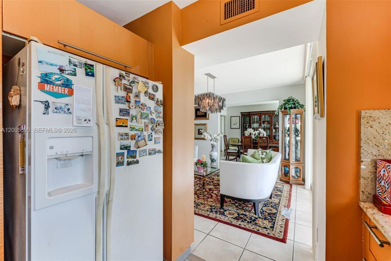 5900 Collins Ave, Unit 402, Miami Beach, FL 33140 Photo