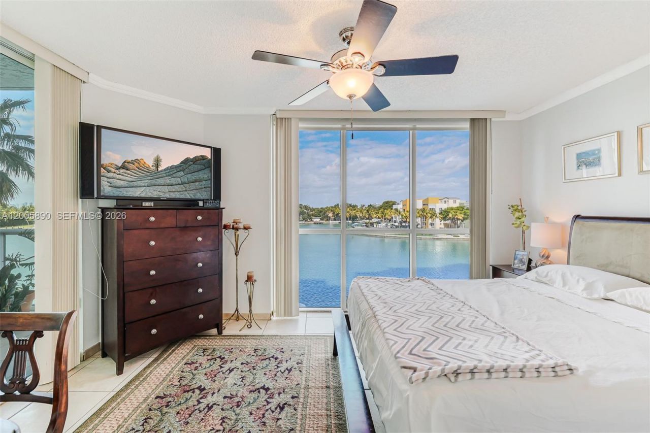 5900 Collins Ave, Unit 402, Miami Beach, FL 33140 Photo