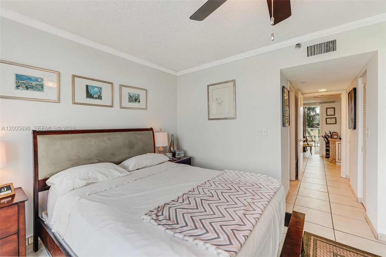 5900 Collins Ave, Unit 402, Miami Beach, FL 33140 Photo