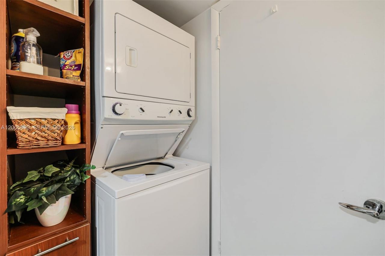 5900 Collins Ave, Unit 402, Miami Beach, FL 33140 Photo