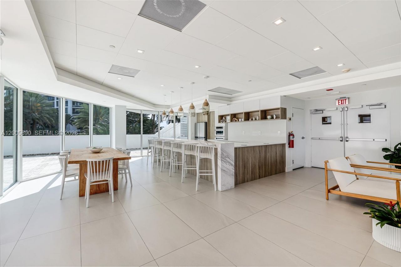 5900 Collins Ave, Unit 402, Miami Beach, FL 33140 Photo