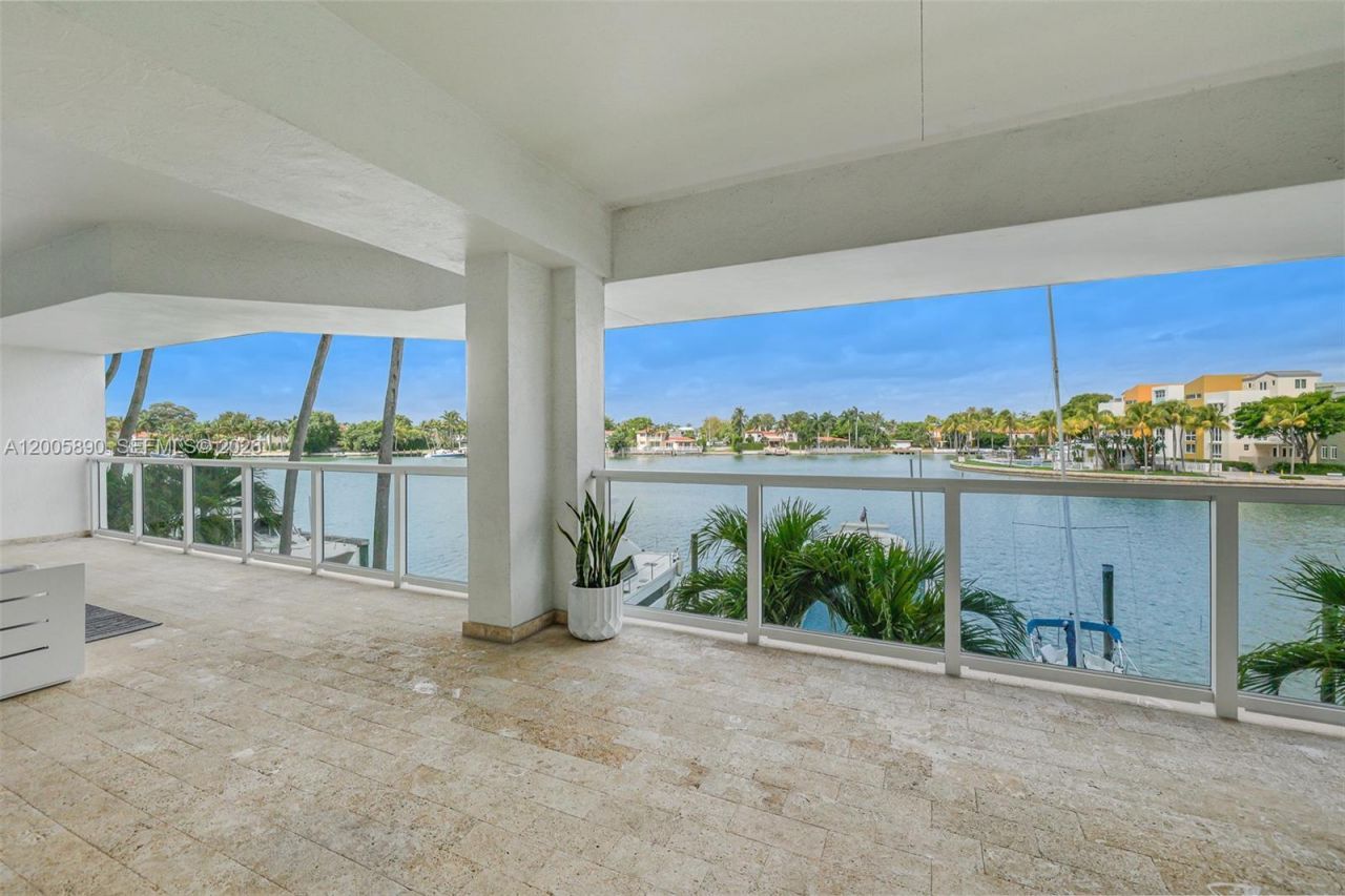 5900 Collins Ave, Unit 402, Miami Beach, FL 33140 Photo