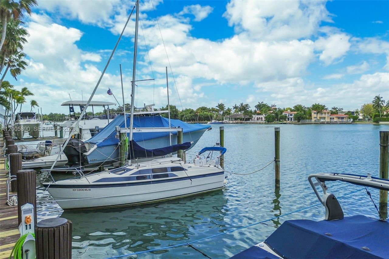 5900 Collins Ave, Unit 402, Miami Beach, FL 33140 Photo