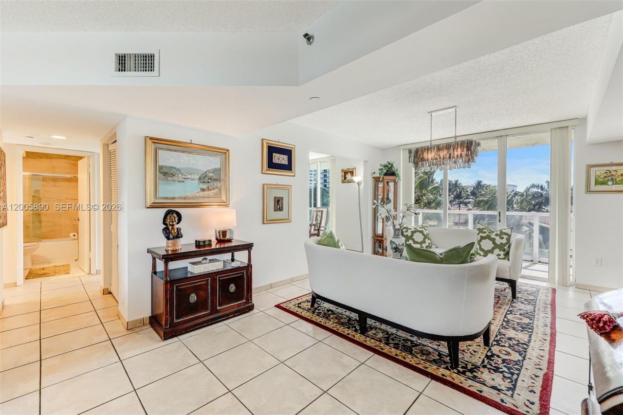 5900 Collins Ave, Unit 402, Miami Beach, FL 33140 Photo