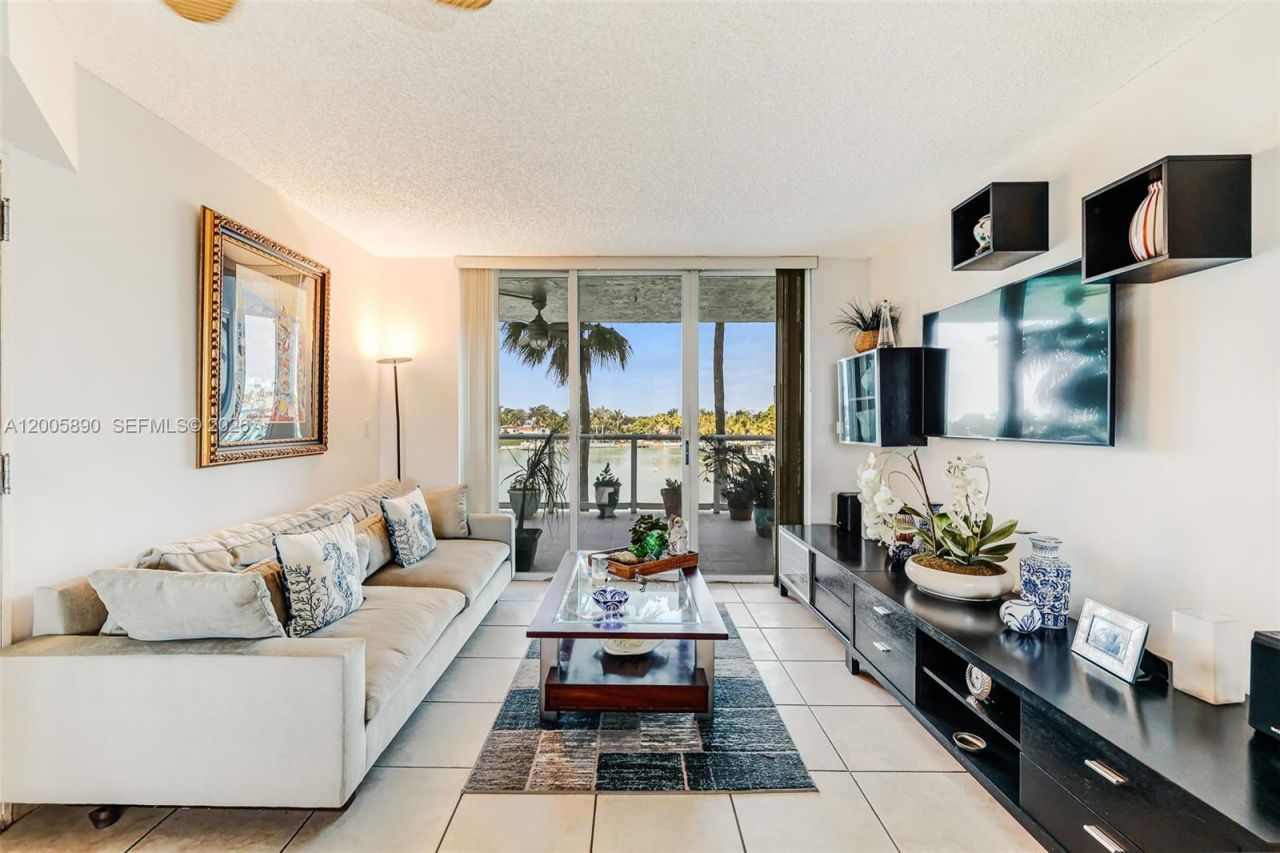 5900 Collins Ave, Unit 402, Miami Beach, FL 33140 Photo