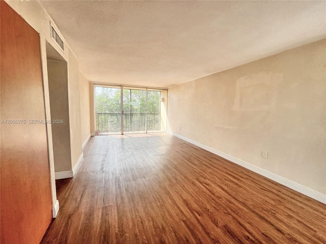 8870 Fontainebleau Blvd, Unit 409, Miami, FL 33172 Photo