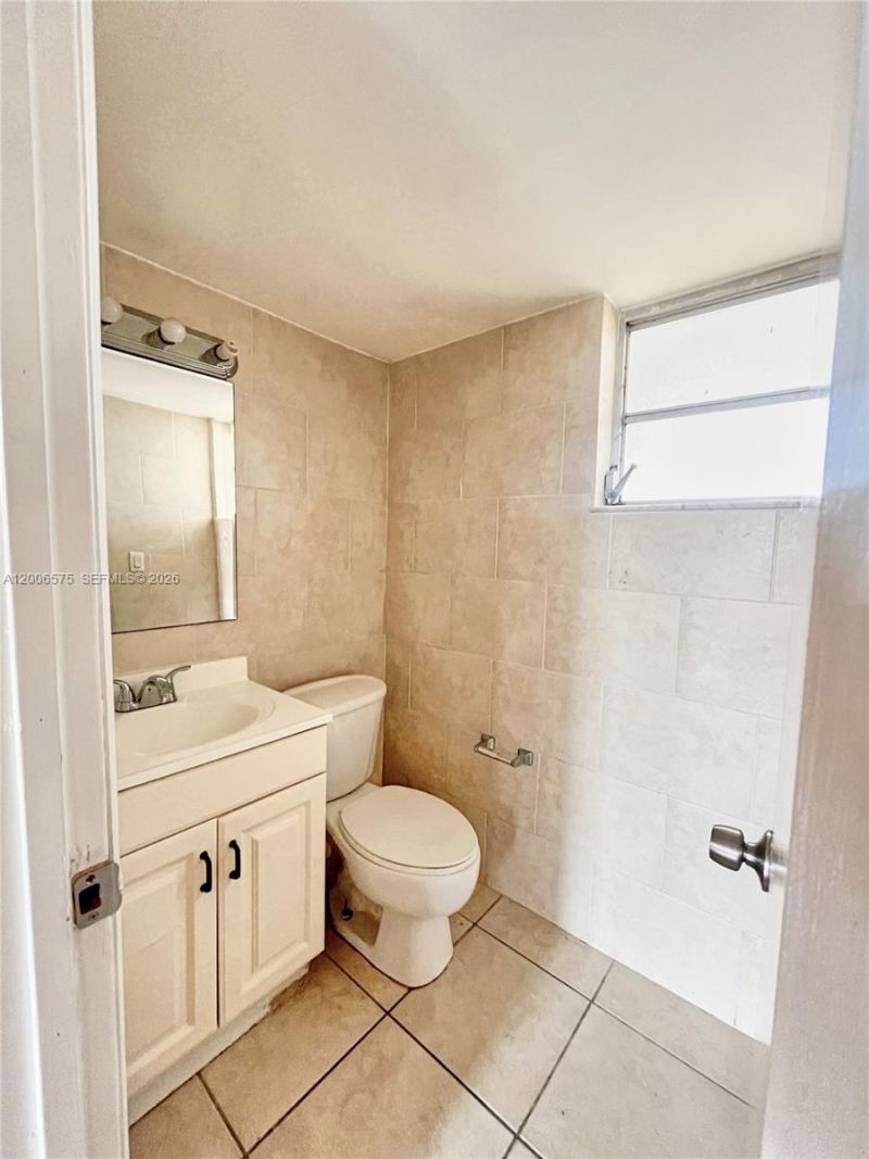 8870 Fontainebleau Blvd, Unit 409, Miami, FL 33172 Photo