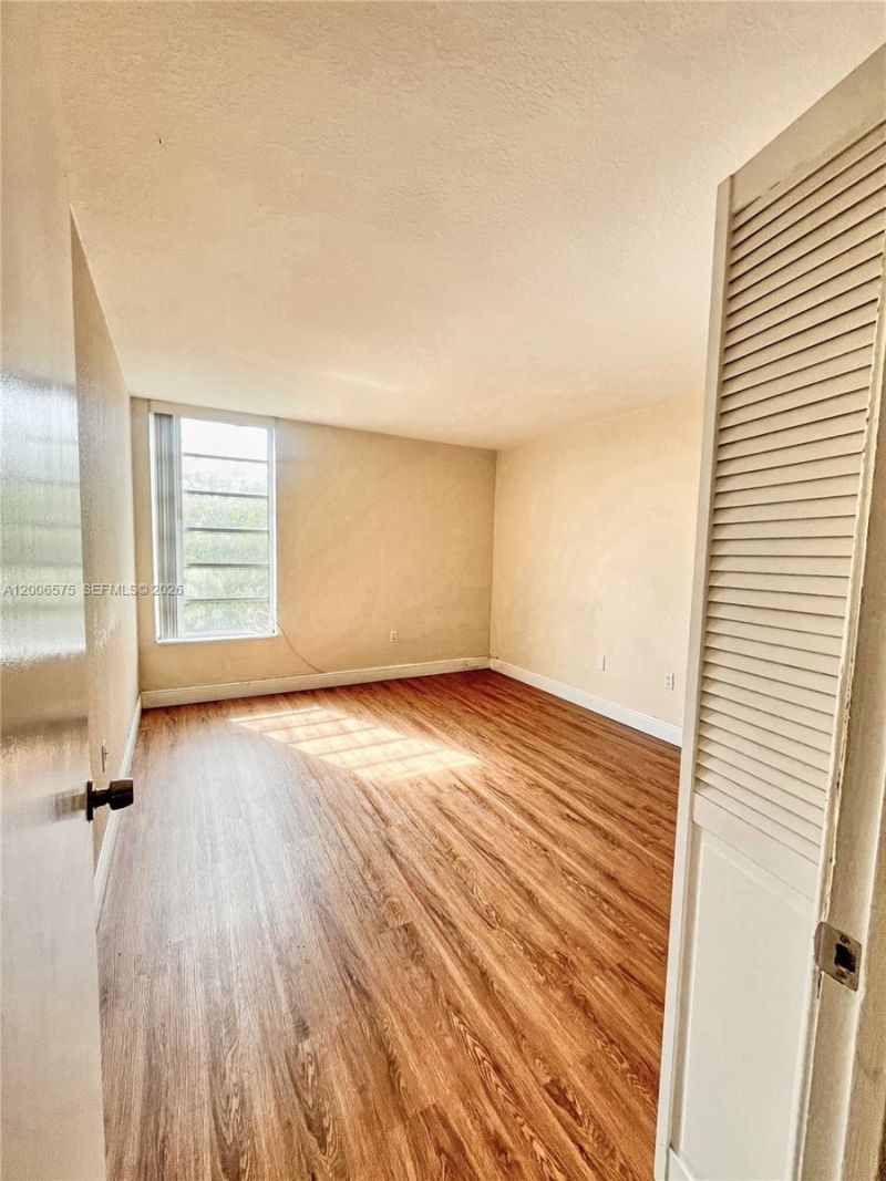 8870 Fontainebleau Blvd, Unit 409, Miami, FL 33172 Photo