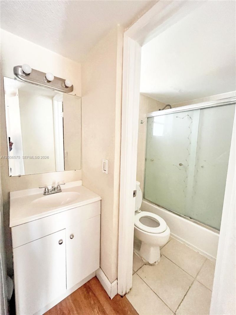 8870 Fontainebleau Blvd, Unit 409, Miami, FL 33172 Photo
