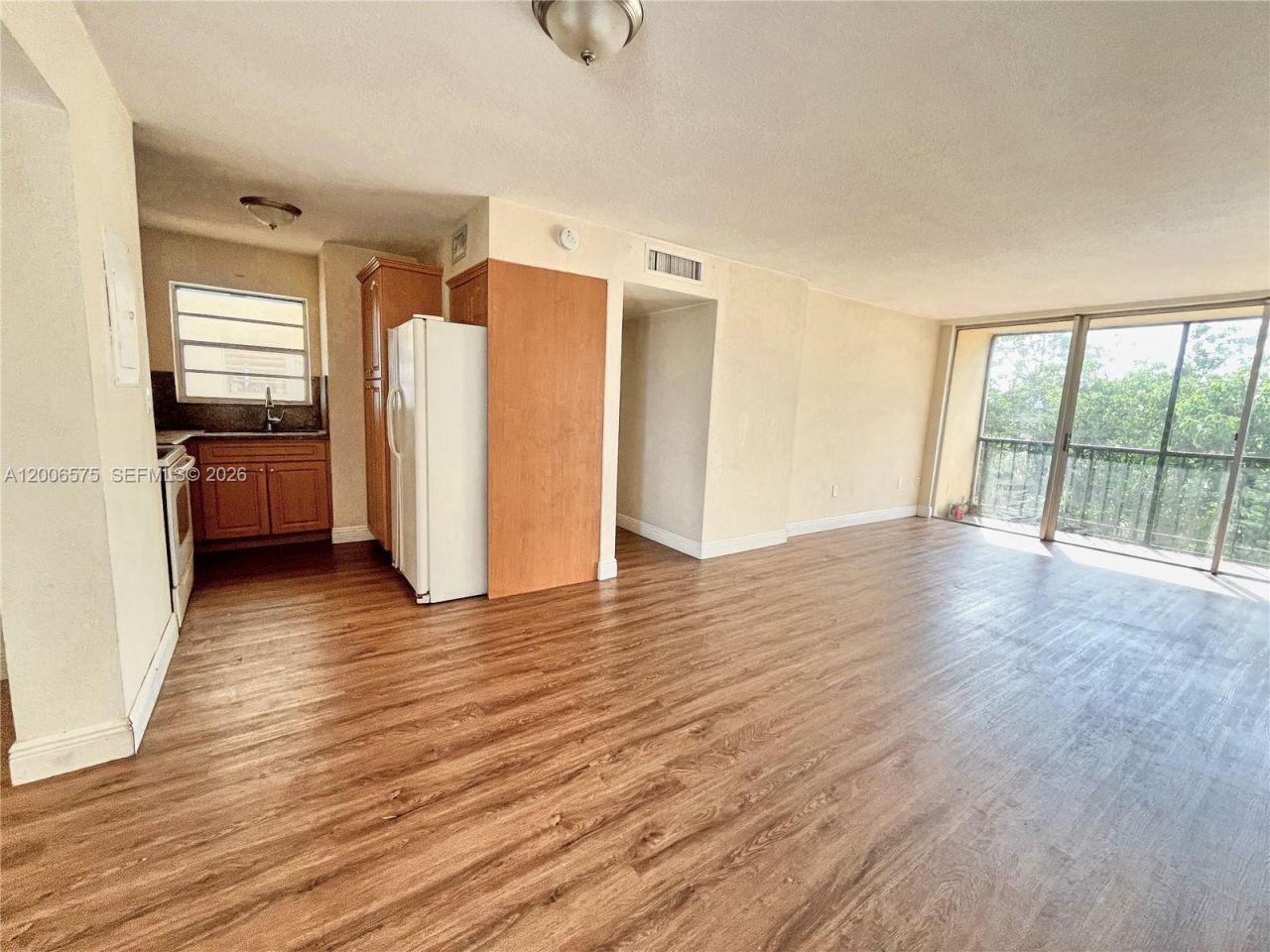 8870 Fontainebleau Blvd, Unit 409, Miami, FL 33172 Photo