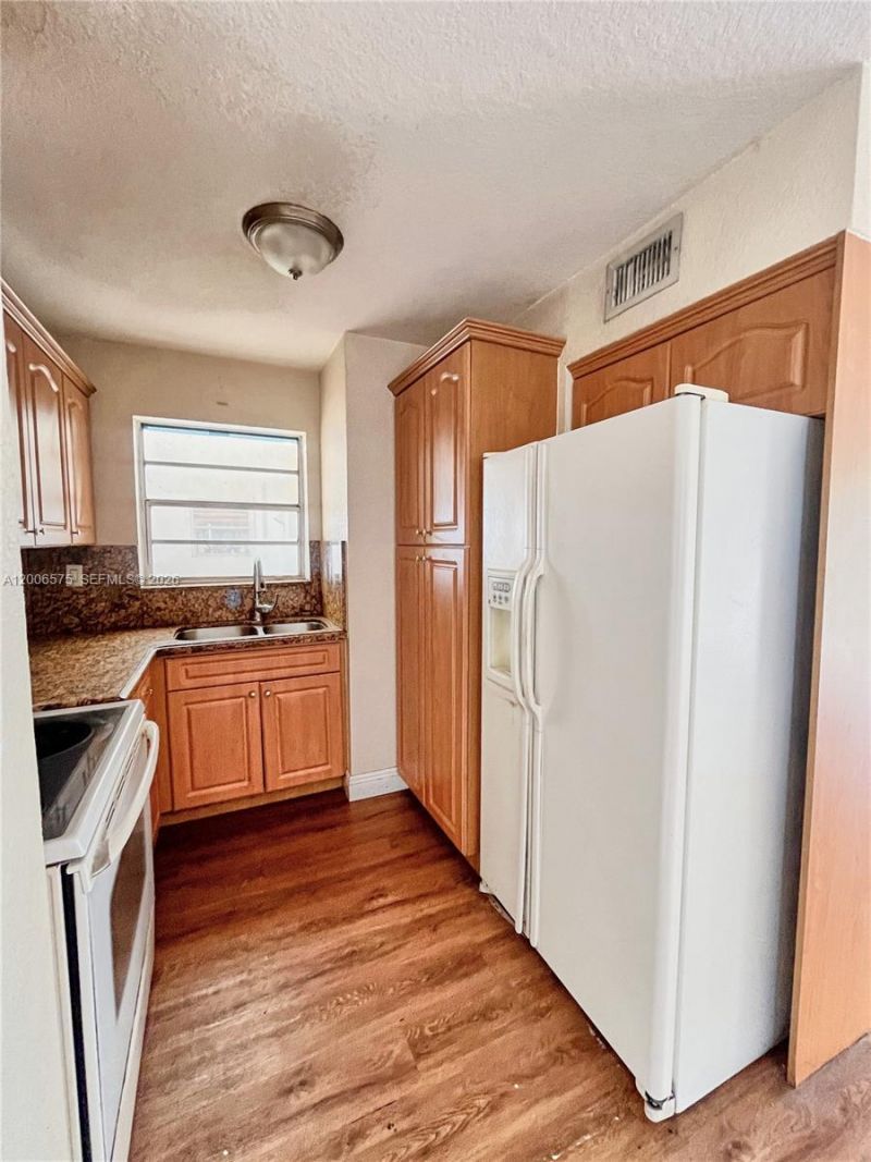 8870 Fontainebleau Blvd, Unit 409, Miami, FL 33172 Photo