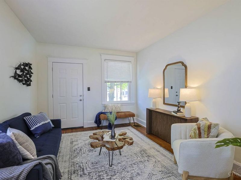 4150 Maple Drive, Cincinnati, OH 45209 Photo 3