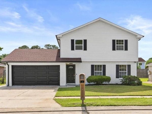 2460 PAIGE JANETTE Drive , Harvey, LA 70058
