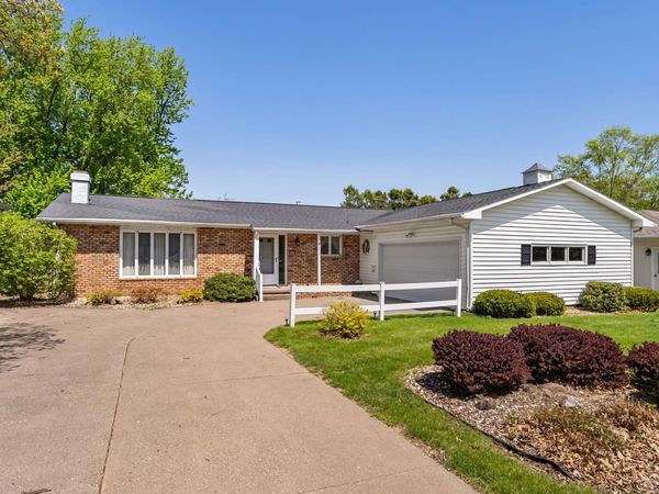 911 SUNRISE, Muscatine, IA 52761