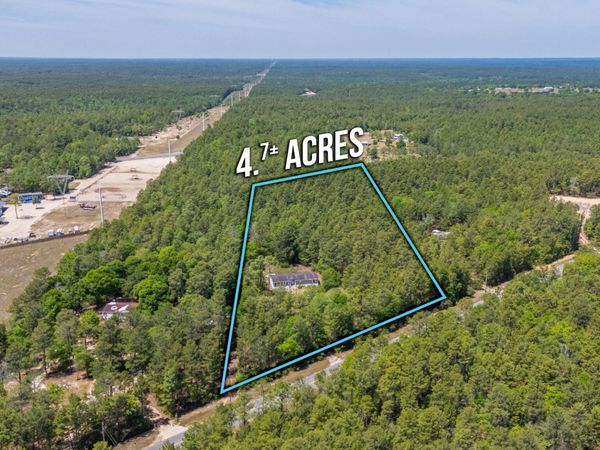 687 Osage Drive, DeFuniak Springs, FL 32433