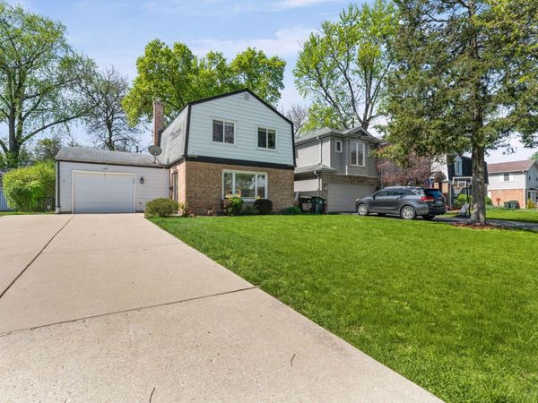 627 E Davis Street , Arlington Heights, IL 60005